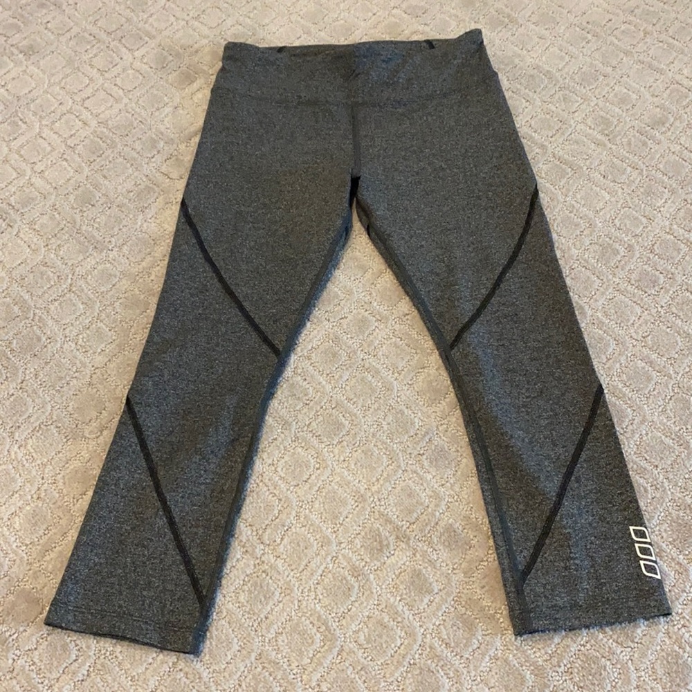 Lorna Jane knee length leggings